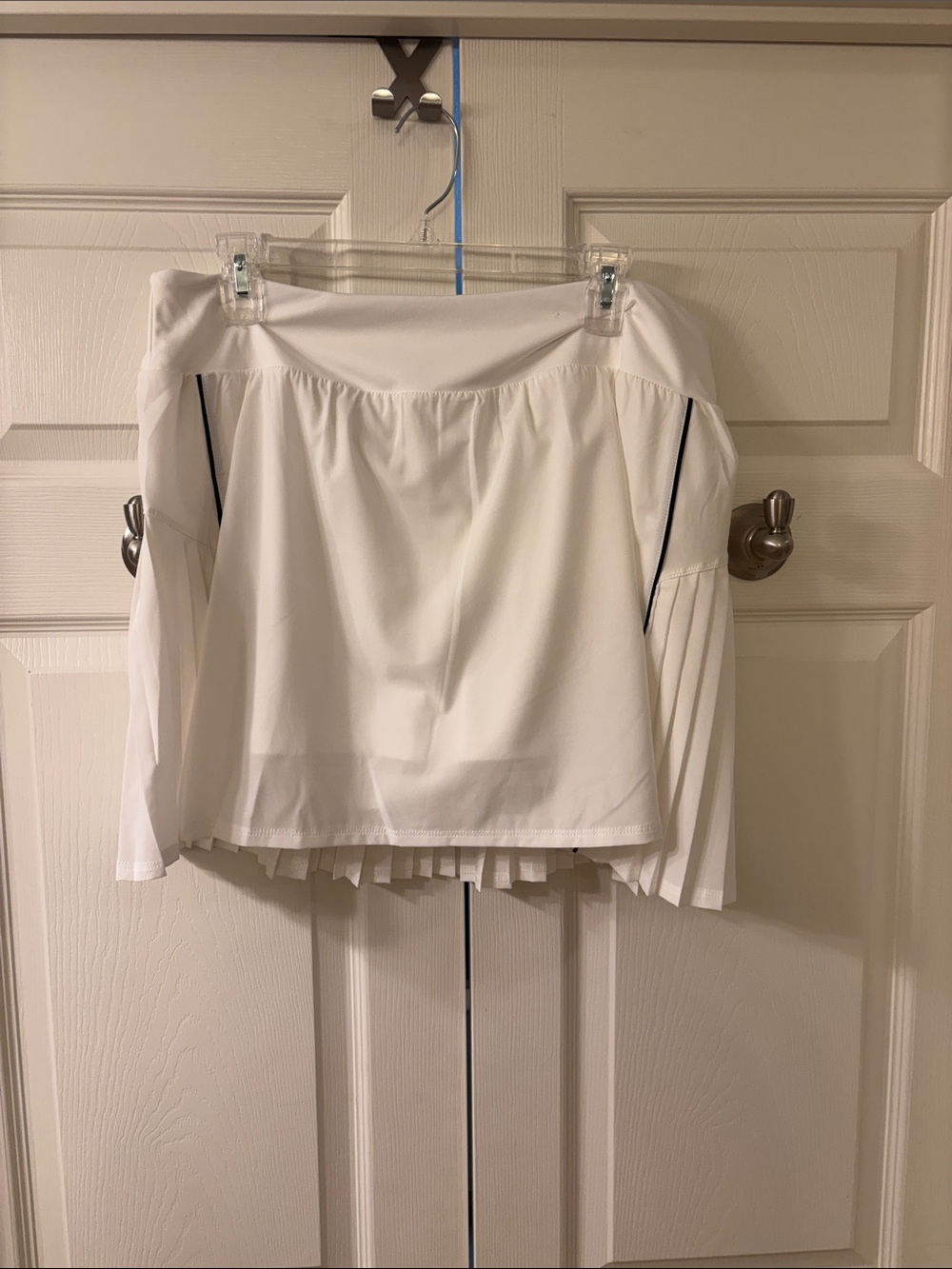 Xersion White Mini skort with Black Side Trim